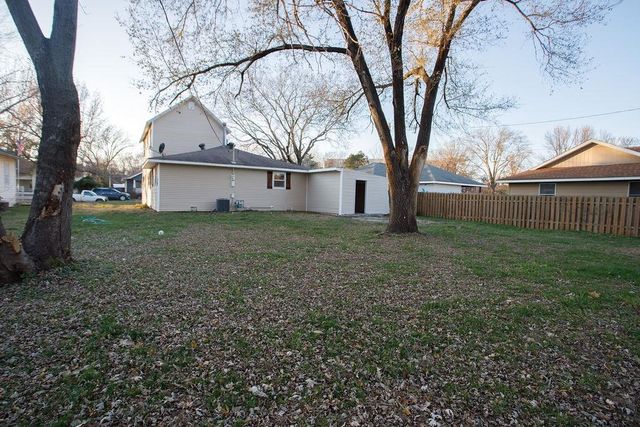 1308 Menor St, Winfield, KS 67156