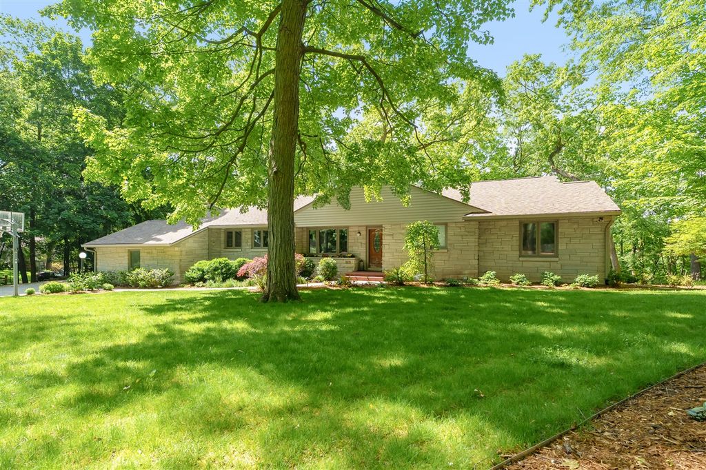 1815 Timberlane Drive, Portage, MI 49024