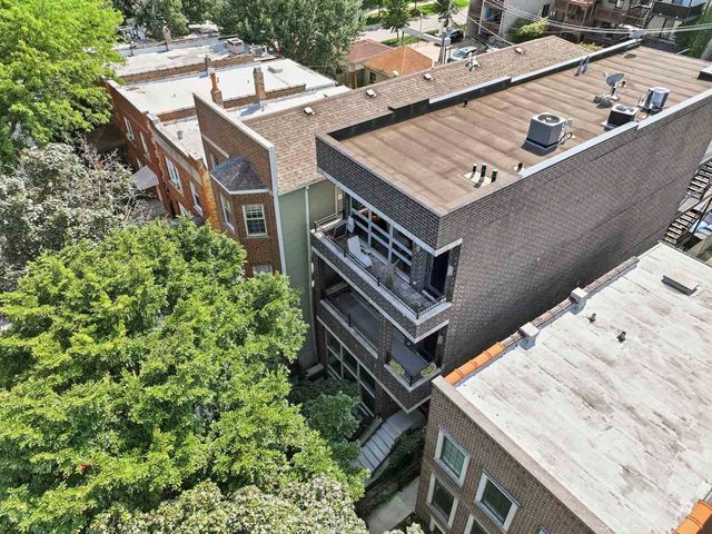 2712 N Artesian Avenue 2, Chicago, IL 60647