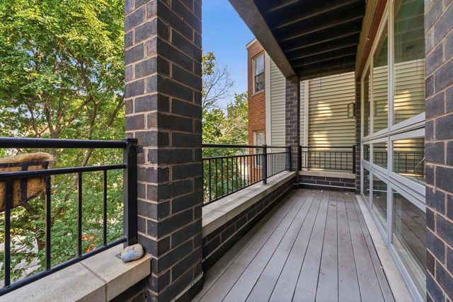 2712 N Artesian Avenue 2, Chicago, IL 60647