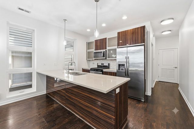 2712 N Artesian Avenue 2, Chicago, IL 60647