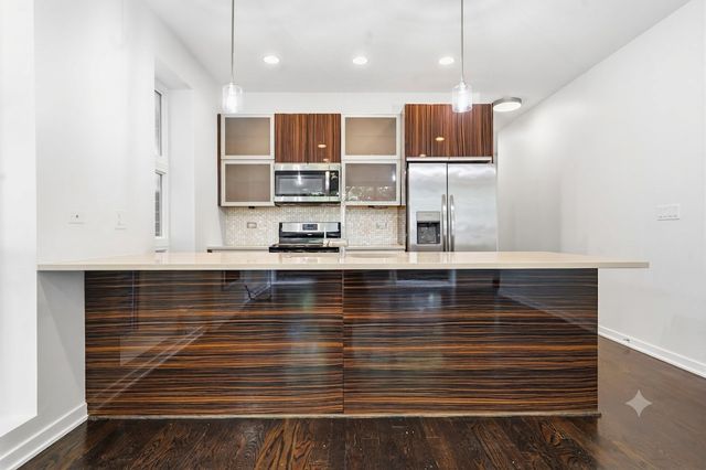 2712 N Artesian Avenue 2, Chicago, IL 60647