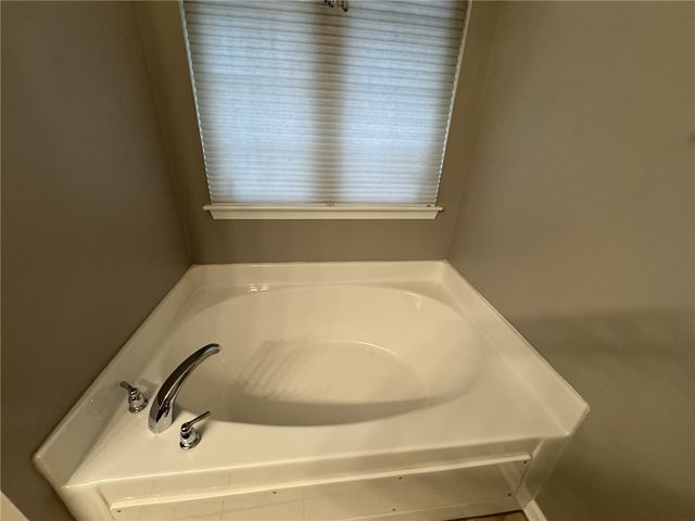 409 FairGate Dr, Pine Twp, PA 15090