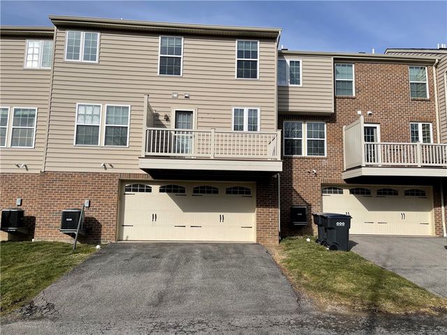 409 FairGate Dr, Pine Twp, PA 15090
