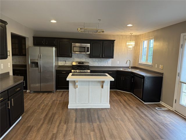 409 FairGate Dr, Pine Twp, PA 15090
