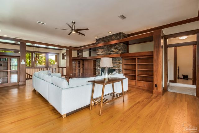 324 Deer Point Dr, Gulf Breeze, FL 32561