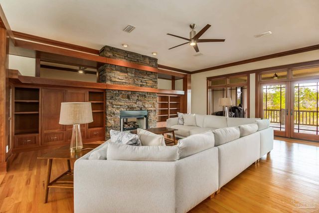 324 Deer Point Dr, Gulf Breeze, FL 32561