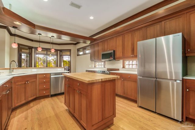 324 Deer Point Dr, Gulf Breeze, FL 32561