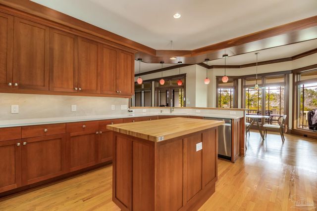 324 Deer Point Dr, Gulf Breeze, FL 32561