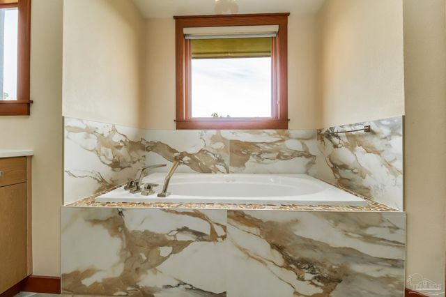 324 Deer Point Dr, Gulf Breeze, FL 32561