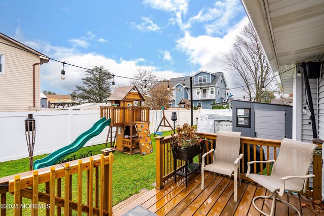 46 Spruce Street, Beachwood, NJ 08722