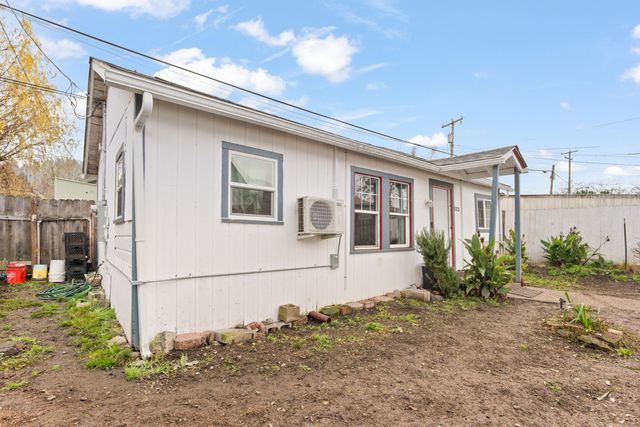 1321 SE Mill Street, Roseburg, OR 97470