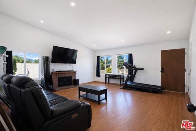 11493 Lev Avenue, Los Angeles, CA 91345