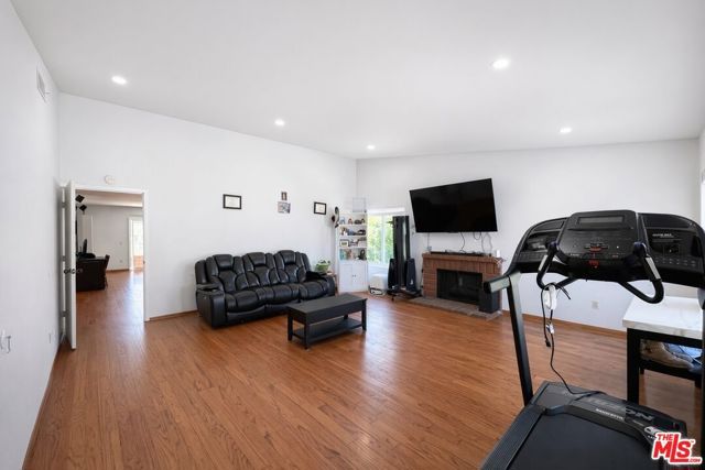 11493 Lev Avenue, Los Angeles, CA 91345