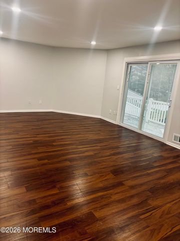 1 Upperbrook Court, Parlin, NJ 08859