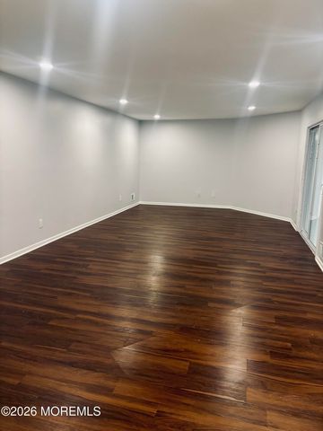 1 Upperbrook Court, Parlin, NJ 08859