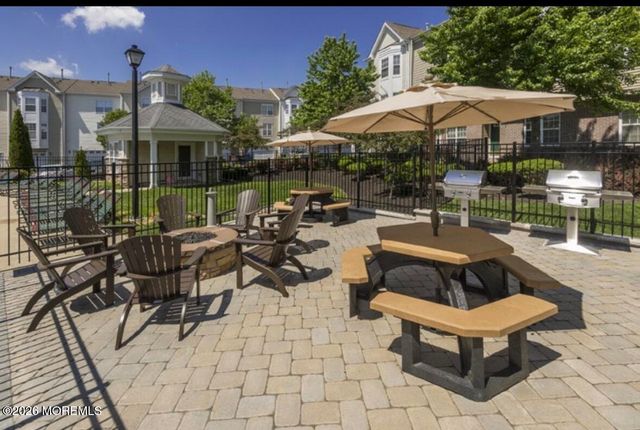 1 Upperbrook Court, Parlin, NJ 08859