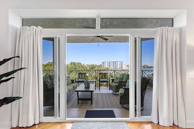 309 E Ocean Avenue 205, Lantana, FL 33462