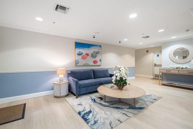 309 E Ocean Avenue 205, Lantana, FL 33462