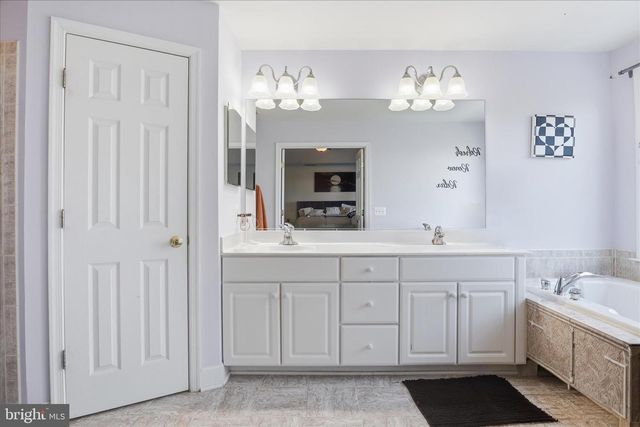 9285 LAUREL RIDGE CROSSING RD, Lorton, VA 22079