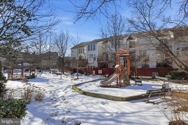 9285 LAUREL RIDGE CROSSING RD, Lorton, VA 22079