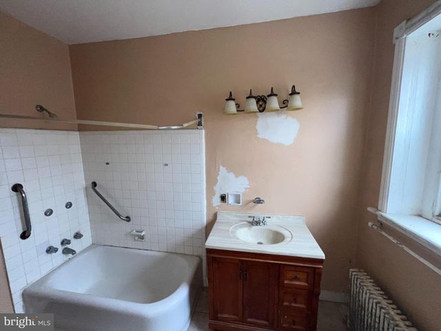 5927 WAYNE AVE, Philadelphia, PA 19144