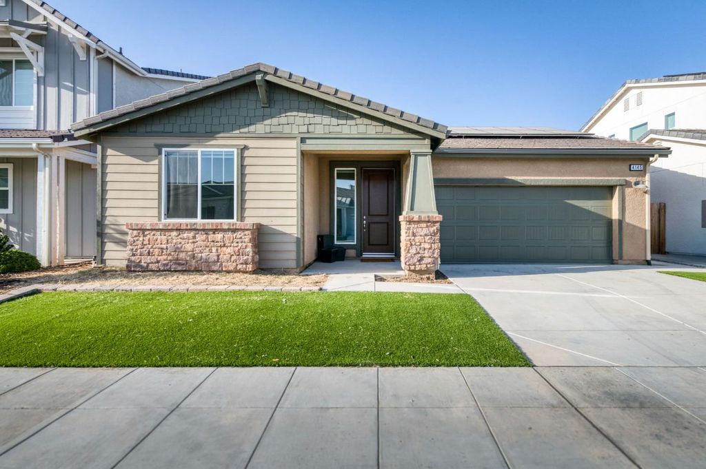 Image 1 of property listing at 4145 Dennis Avenue, Clovis, CA 93619