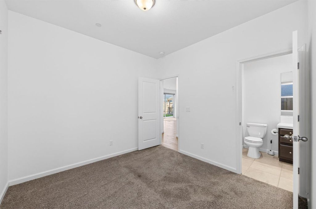Image 18 of property listing at 4145 Dennis Avenue, Clovis, CA 93619