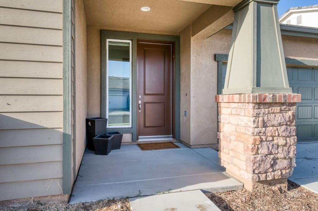 Image 2 of property listing at 4145 Dennis Avenue, Clovis, CA 93619