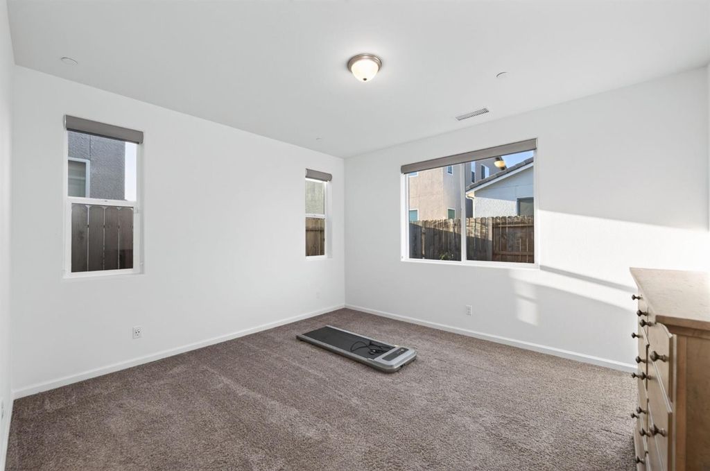 Image 21 of property listing at 4145 Dennis Avenue, Clovis, CA 93619