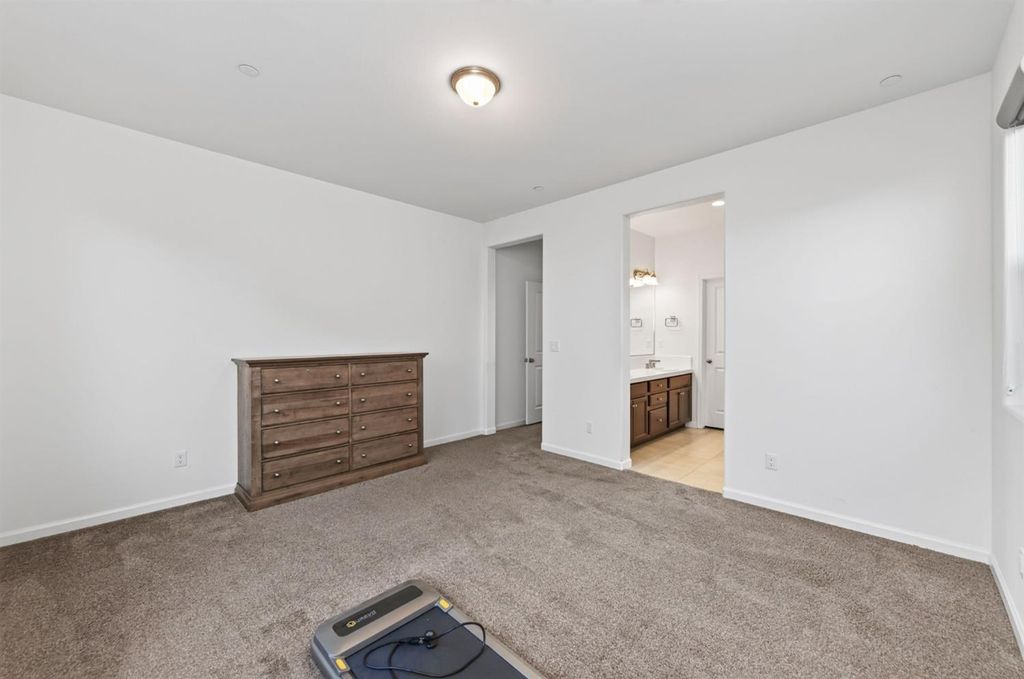 Image 22 of property listing at 4145 Dennis Avenue, Clovis, CA 93619