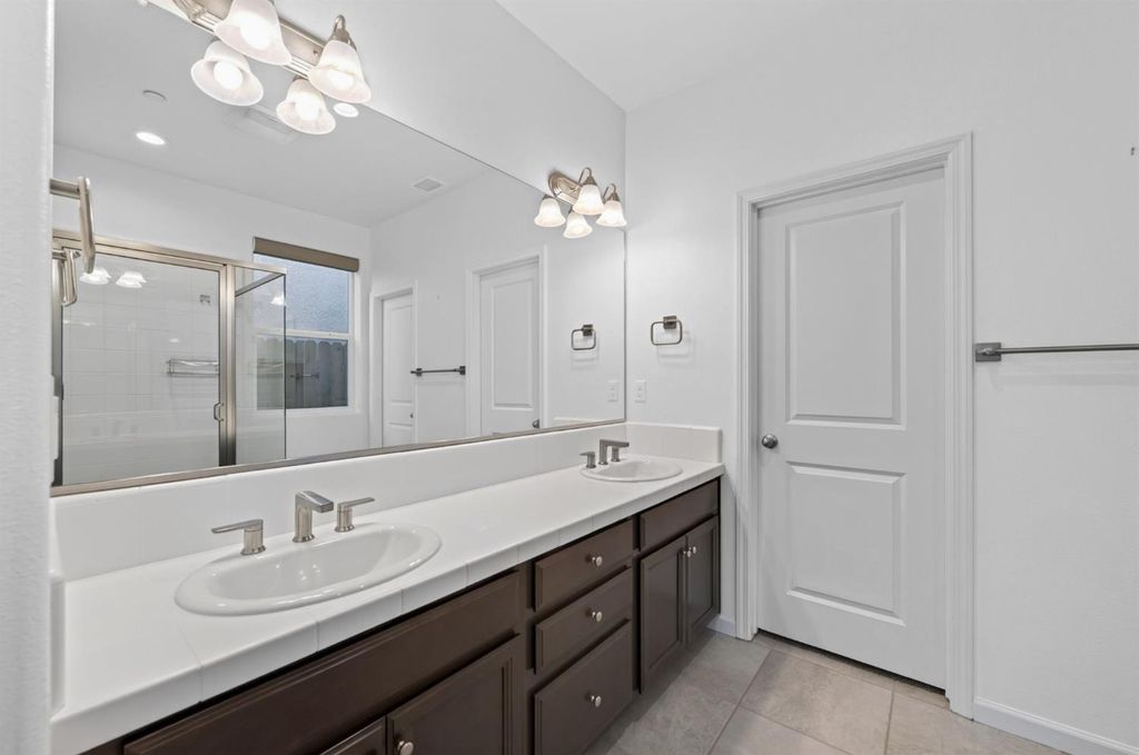 Image 23 of property listing at 4145 Dennis Avenue, Clovis, CA 93619