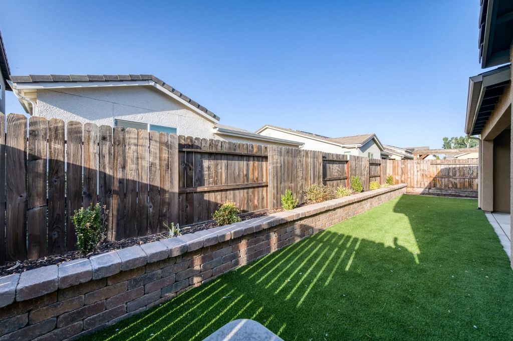 Image 27 of property listing at 4145 Dennis Avenue, Clovis, CA 93619