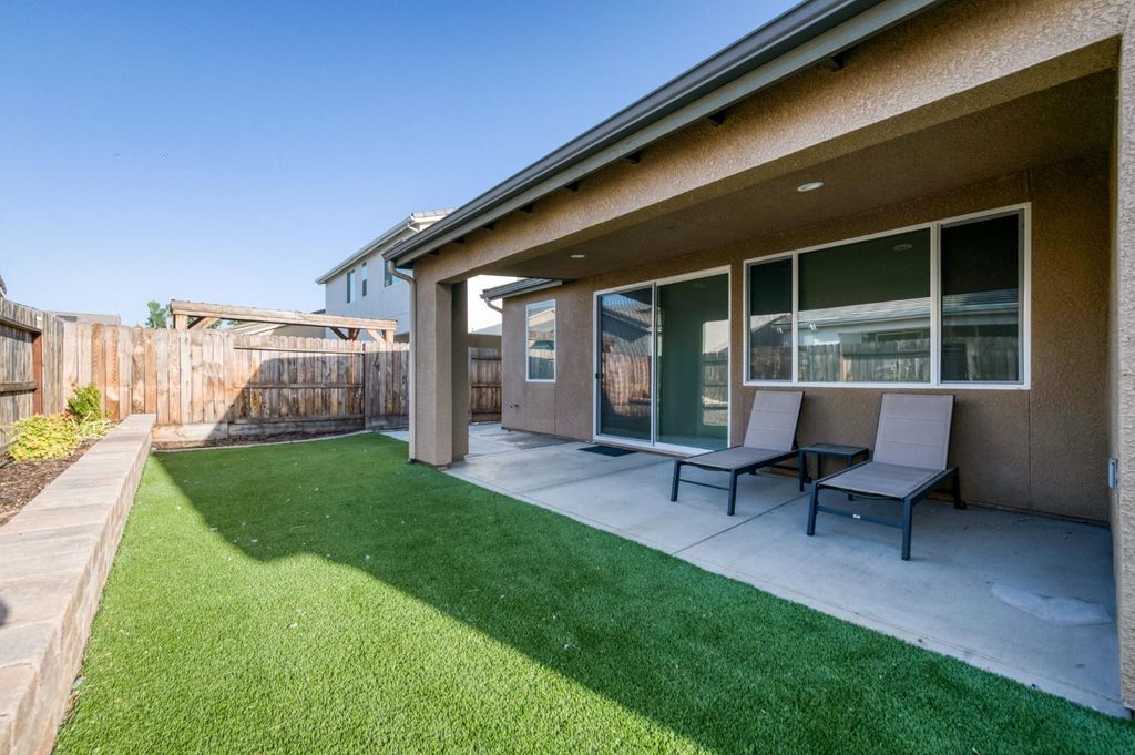 Image 29 of property listing at 4145 Dennis Avenue, Clovis, CA 93619