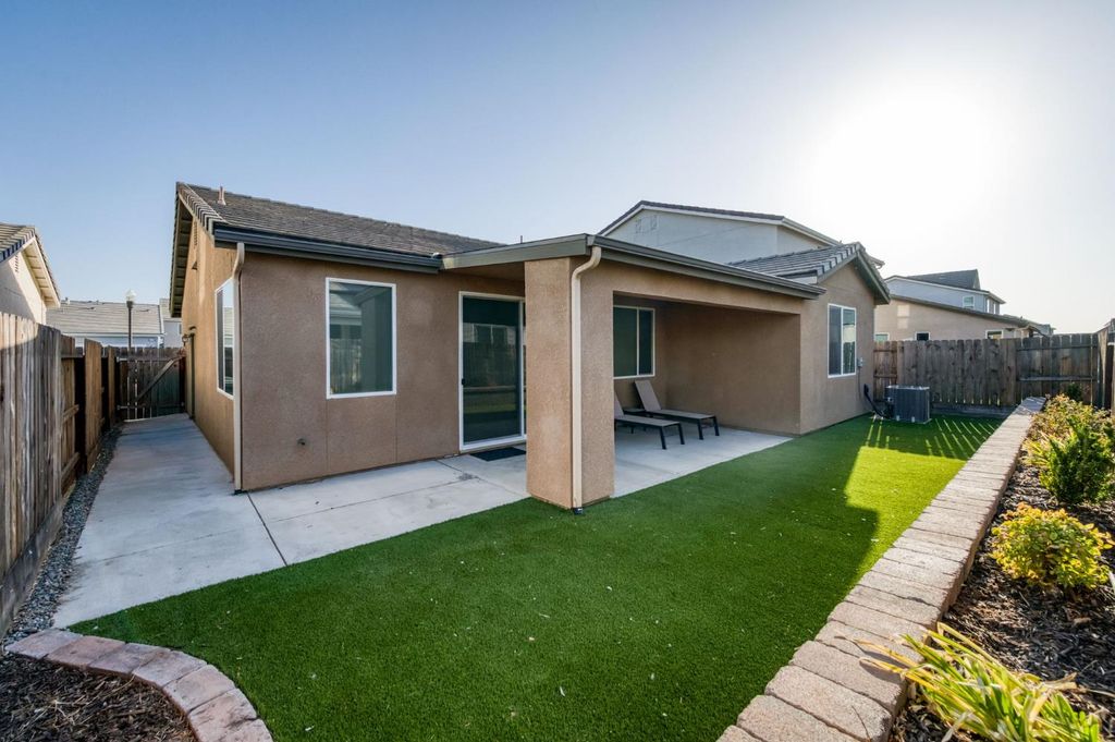 Image 30 of property listing at 4145 Dennis Avenue, Clovis, CA 93619