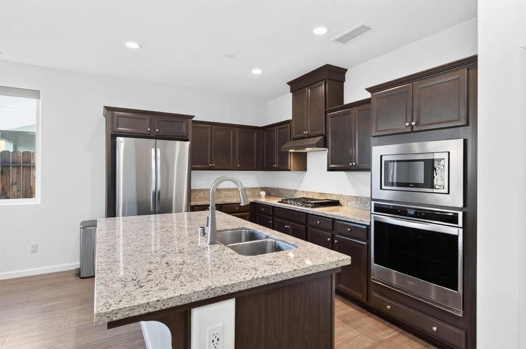 Image 9 of property listing at 4145 Dennis Avenue, Clovis, CA 93619