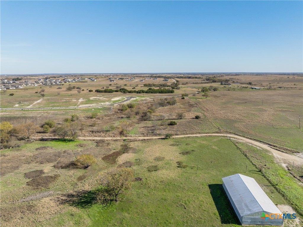 Image 5 of property listing at 15180 Plainview Drive, Salado, TX 76571