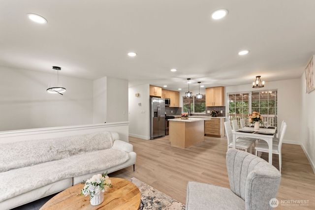 13033 SE 206th Place, Kent, WA 98031