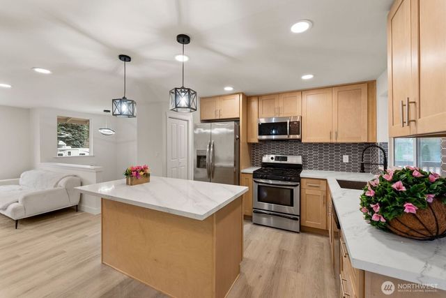 13033 SE 206th Place, Kent, WA 98031