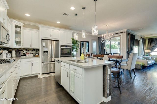 1952 W Yellowstone Way, Chandler, AZ 85248