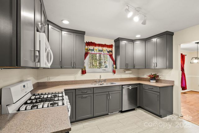 23 Ballantree Drive, Asheville, NC 28803