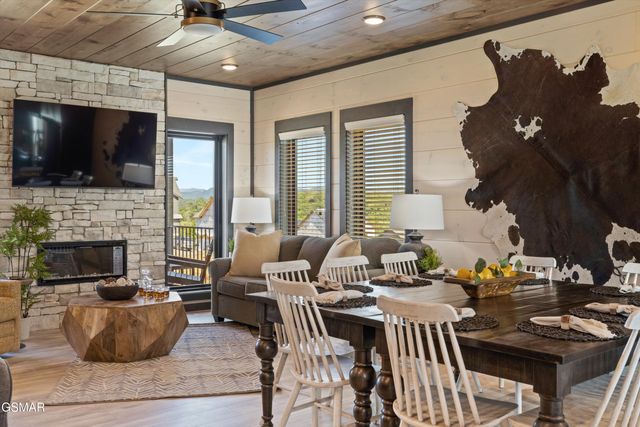 327 Rambling Creek Way, Sevierville, TN 37862