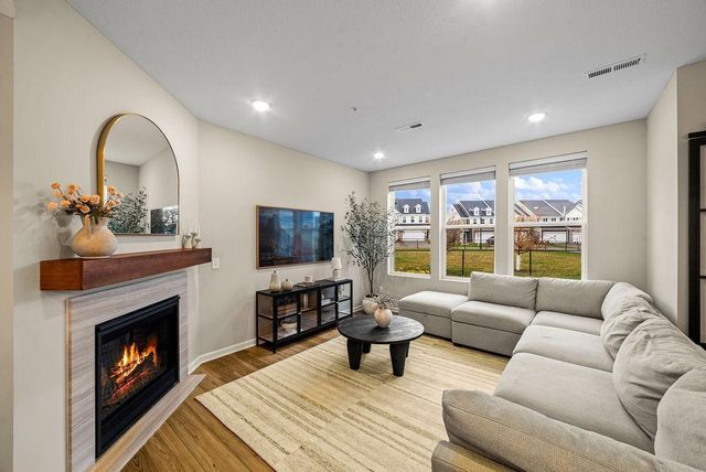 9652 4th Street Lane N, Lake Elmo, MN 55042