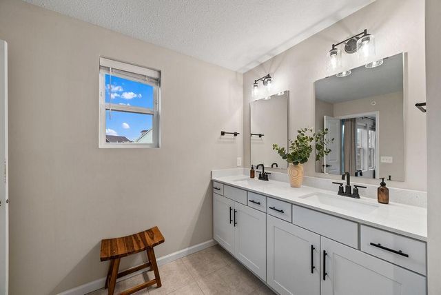 9652 4th Street Lane N, Lake Elmo, MN 55042