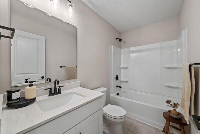 9652 4th Street Lane N, Lake Elmo, MN 55042