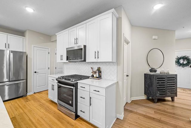 9652 4th Street Lane N, Lake Elmo, MN 55042