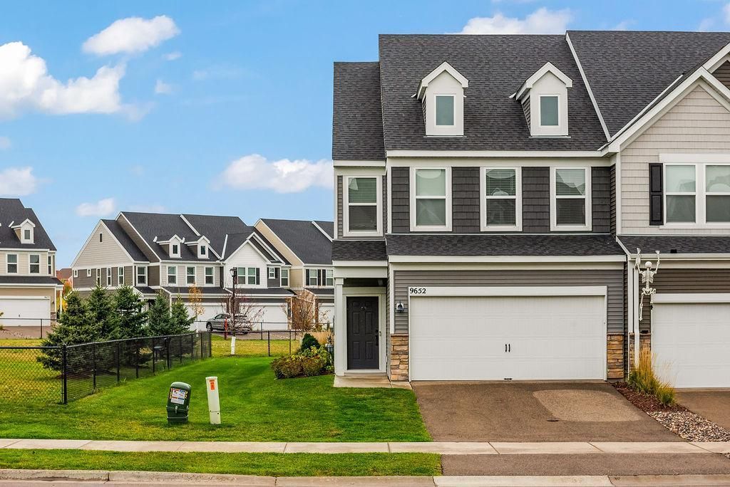 9652 4th Street Lane N, Lake Elmo, MN 55042