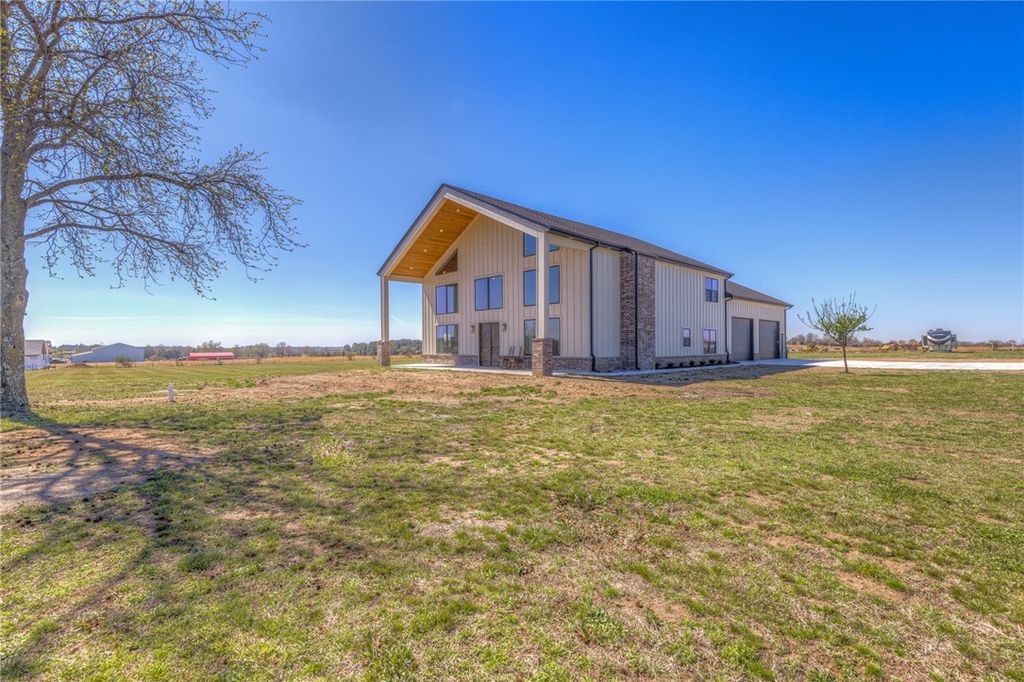 13917 HWY 82, Tahlequah, OK 74464