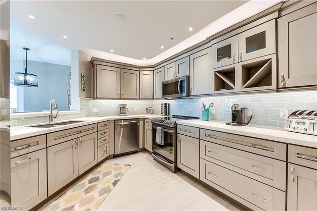 4183 Bay Beach LN 375, Fort Myers Beach, FL 33931