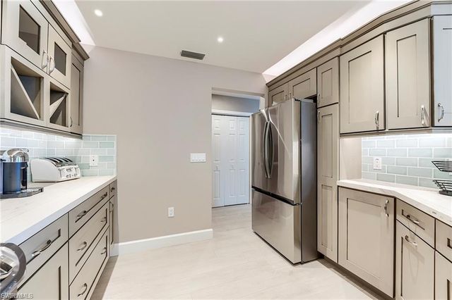 4183 Bay Beach LN 375, Fort Myers Beach, FL 33931